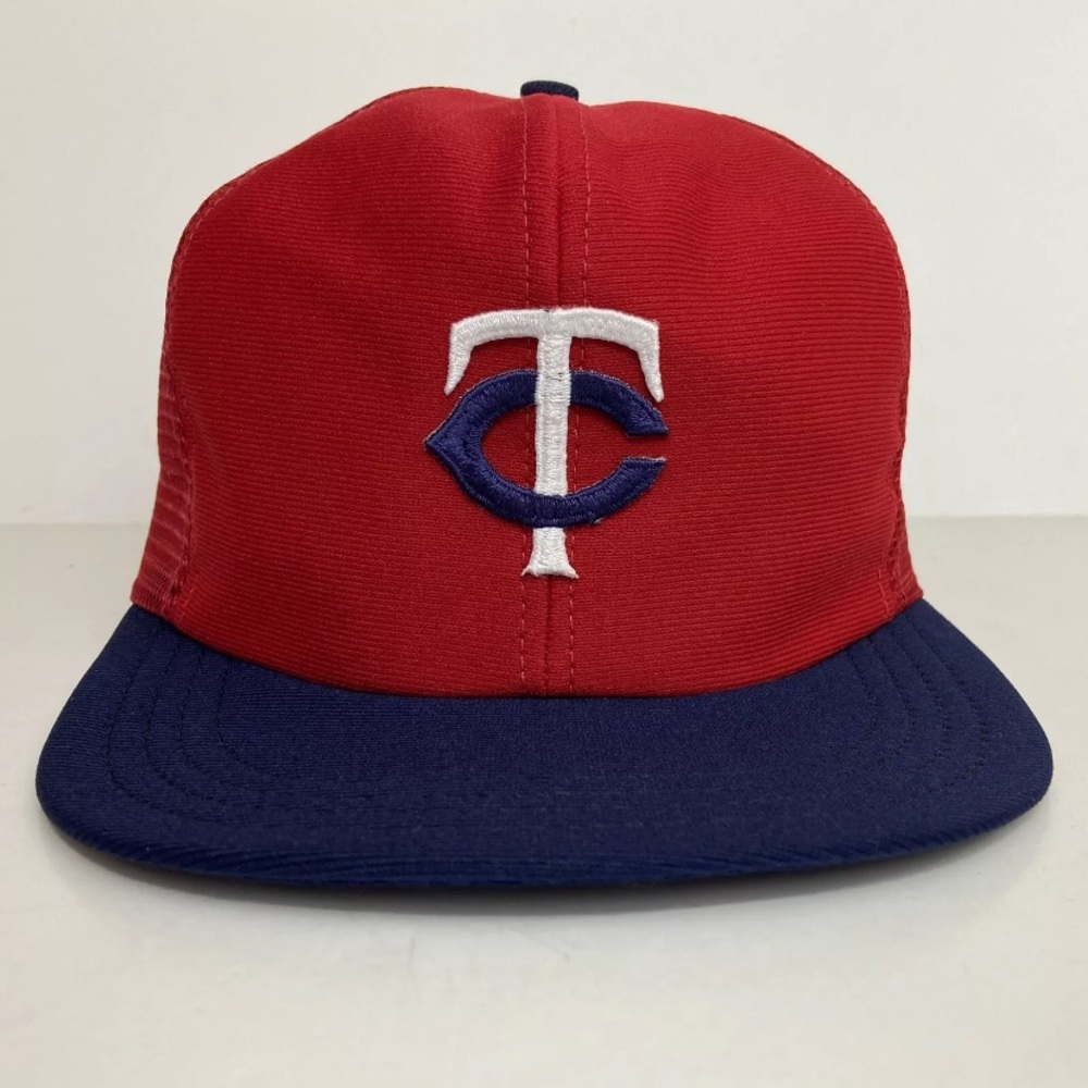 VTG Minnesota Twins Snapback Hat Mesh Embroidered Trucker Red Cap Made In USA.